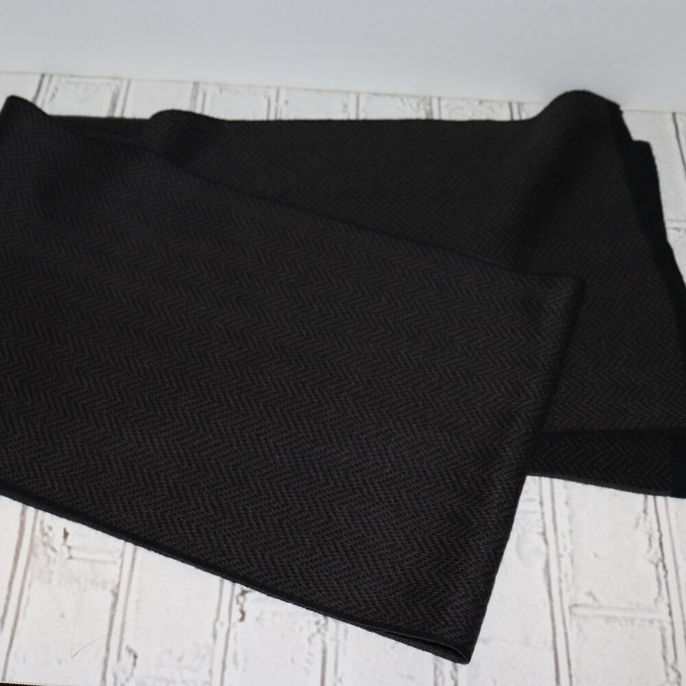 🧣 Van Heusen Black & Gray Chevron Scarf – 11" × 72" Modern Pattern ·